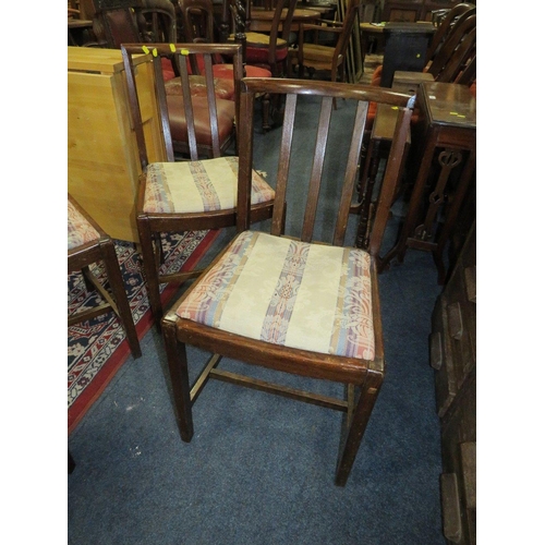 752 - A SET OF FOUR OAK VINTAGE DINING CHAIRS