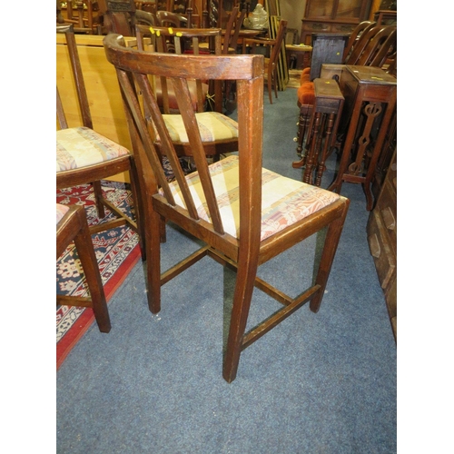 752 - A SET OF FOUR OAK VINTAGE DINING CHAIRS