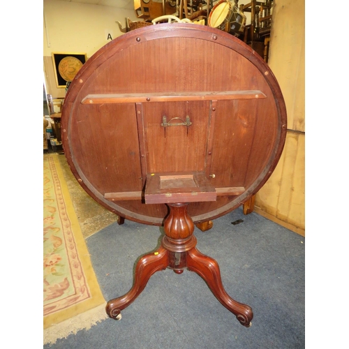 757 - AN ANTIQUE MAHOGANY TILT-TOP CENTRE TABLE