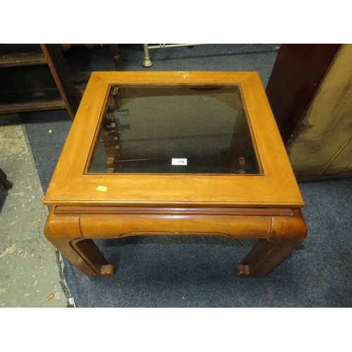 770 - A MODERN GLAZED LAMP TABLE TOGETHER WITH A CORNER UNIT