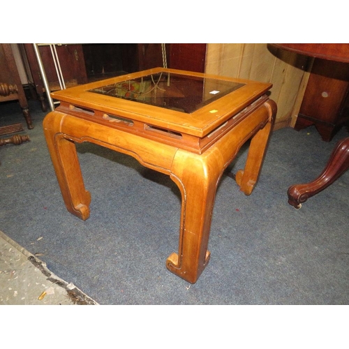 770 - A MODERN GLAZED LAMP TABLE TOGETHER WITH A CORNER UNIT