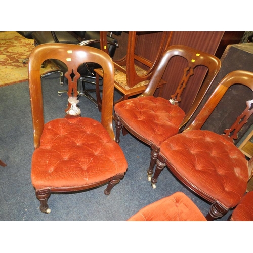 774 - A SET OF SIX ANTIQUE MAHOGANY SCOOP BACK DINING CHAIRS