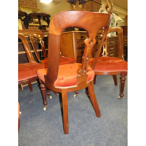 774 - A SET OF SIX ANTIQUE MAHOGANY SCOOP BACK DINING CHAIRS
