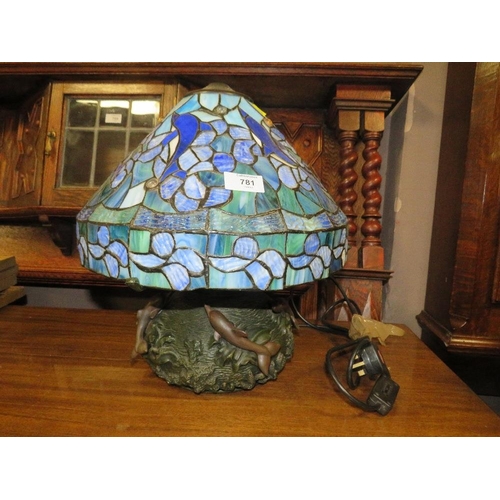 781 - A TIFFANY STYLE TABLE LAMP WITH A BRONZED STYLE DOLPHIN BASE A/F H-38 CM (OVERALL)