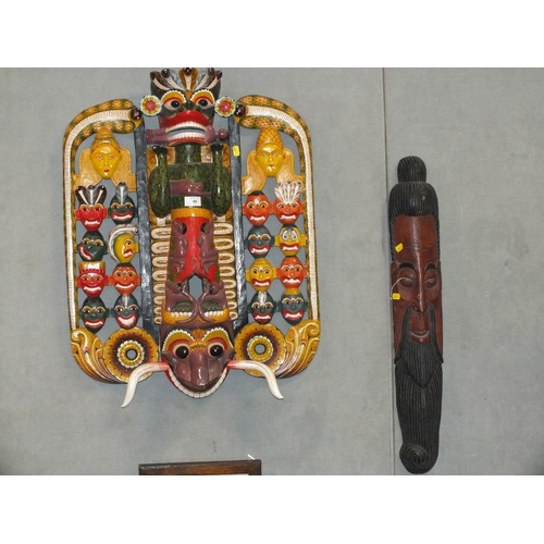 40 - A LARGE UNUSUAL CARVEN WOODEN WALL HANGING MASK - OVERALL HIGHT 75CM - WIDTH 55CM TOGETHER WITH ANOT... 