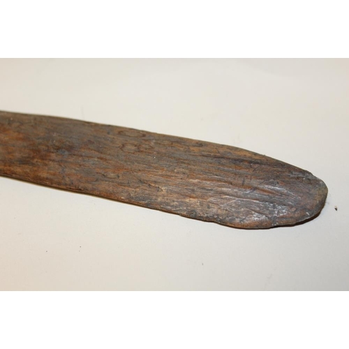 114 - A VINTAGE AUSTRALIAN BOOMERANG, L 71 cm