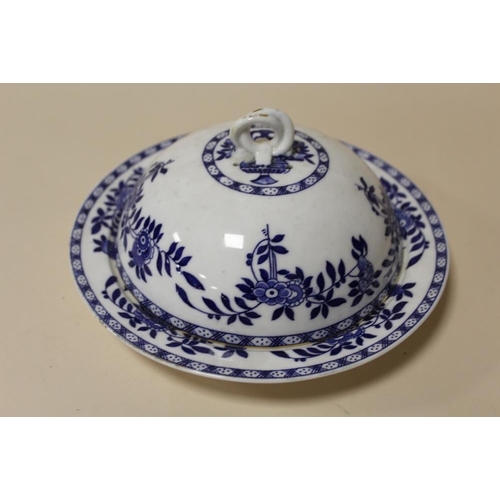 89 - A COLLECTION OF BLUE AND WHITE CERAMICS, to include Royal Crown Derby saucers and side plates, seven... 