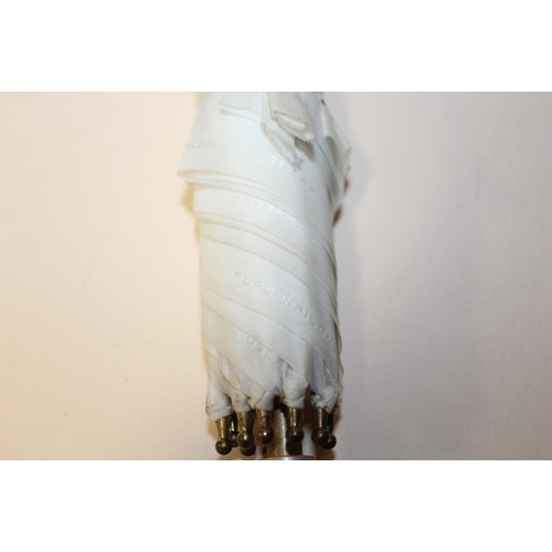 95 - THREE EARLY / MID TWENTIETH CENTURY VINTAGE PARASOLS, one having a carved handle in the form of a du... 