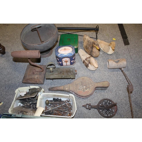 166 - A BOX OF VINTAGE KITCHENALIA ETC, to include a Spong & Co 102 bean slicer, table mincer, scales, vin... 