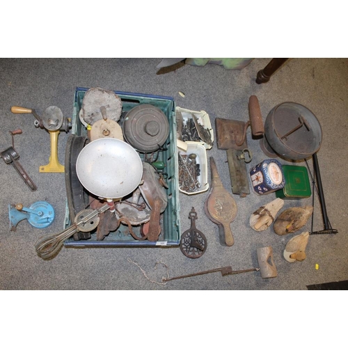 166 - A BOX OF VINTAGE KITCHENALIA ETC, to include a Spong & Co 102 bean slicer, table mincer, scales, vin... 