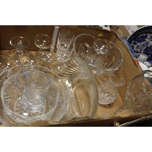 113 - THREE TRAYS OF CERAMIC GLASSWARE AND COLLECTABLES TO INCLUDE BABYCHAM GLASSES, SMALL QUANTITY OF STA... 