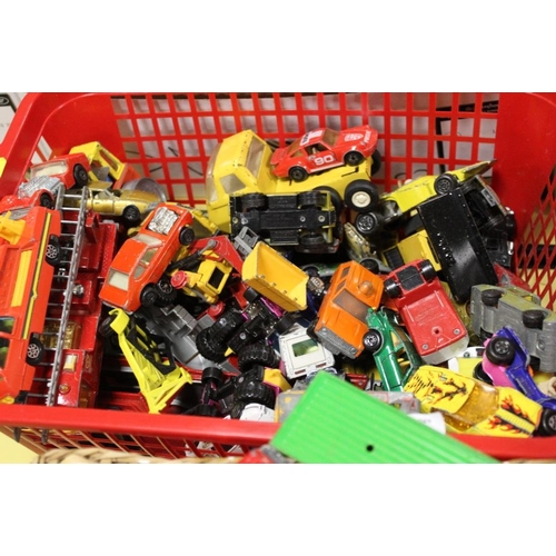 134 - A BOX OF VINTAGE DIE CAST TOY CARS AND VEHICLES TO INCLUDE CORGI STARSKY AND HUTCH GRAND TORINO, COR... 