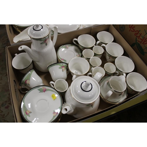 138 - A LARGE QUANTITY OF ROYAL DOULTON VOGUE COLLECTION AWAKENING TC1162 CHINA, TO INCLUDE TEA AND COFFEE... 