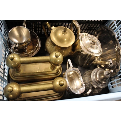 142 - THREE TRAYS OF ASSORTED METALWARE TO INCLUDE A HAMMER FOUR PIECE TEA SERVICE, SILVER PLATED TEAPOT E... 