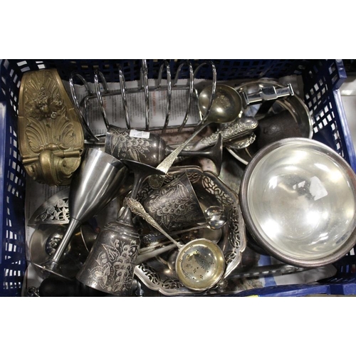 142 - THREE TRAYS OF ASSORTED METALWARE TO INCLUDE A HAMMER FOUR PIECE TEA SERVICE, SILVER PLATED TEAPOT E... 