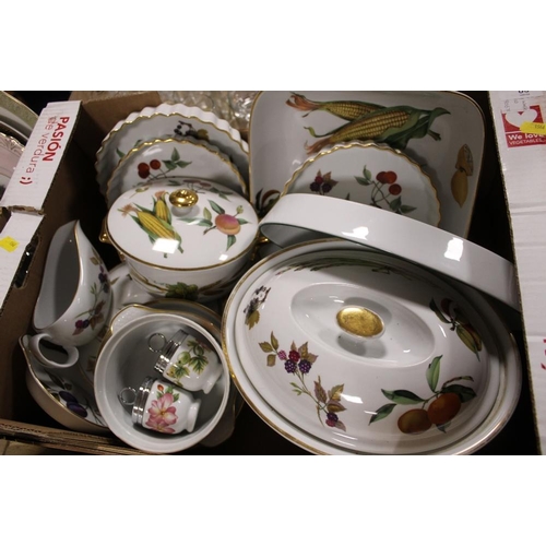 88 - TWO TRAYS OF ROYAL WORCESTER EVESHAM DINNERWARE TO INCLUDE TUREENS, DISHES, CUPS AND SAUCERS ETC.