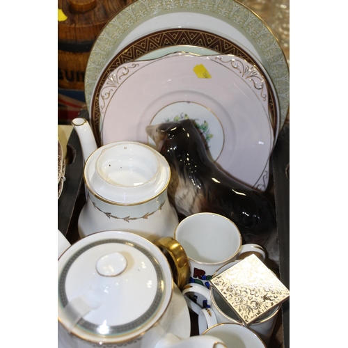 90 - TWO TRAYS OF ASSORTED CERAMICS TO INCLUDE A PARAGON KENSINGTON TEAPOT, PALISSY GAME SERIES PLATES ET... 