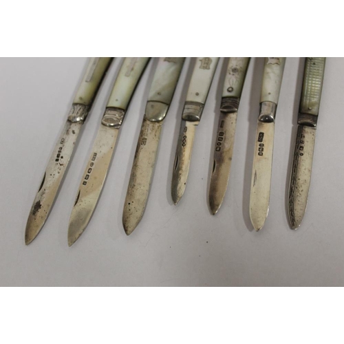 370 - A COLLECTION OF SEVEN ANTIQUE HALLMARKED SILVER AND MOTHER OF PEARL FRUIT KNIVES, LARGEST 150 MM OPE... 