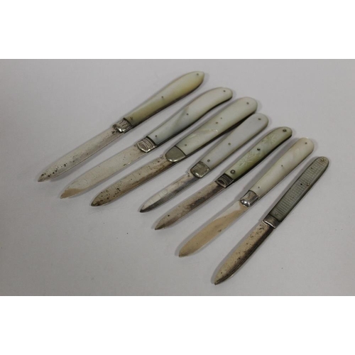 370 - A COLLECTION OF SEVEN ANTIQUE HALLMARKED SILVER AND MOTHER OF PEARL FRUIT KNIVES, LARGEST 150 MM OPE... 