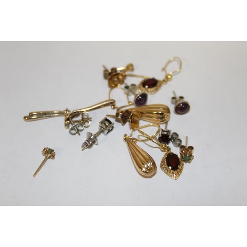 398 - A COLLECTION OF ASSORTED JEWELLERY TO INCLUDE A STERLING SILVER GEMSET EARRING AND PENDANT SET, 9CT ... 