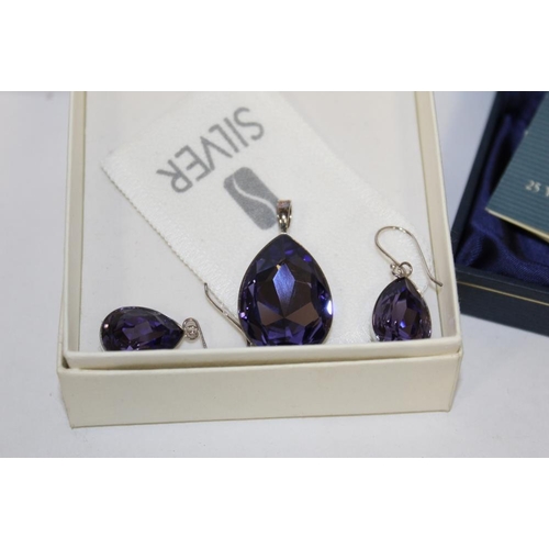 398 - A COLLECTION OF ASSORTED JEWELLERY TO INCLUDE A STERLING SILVER GEMSET EARRING AND PENDANT SET, 9CT ... 