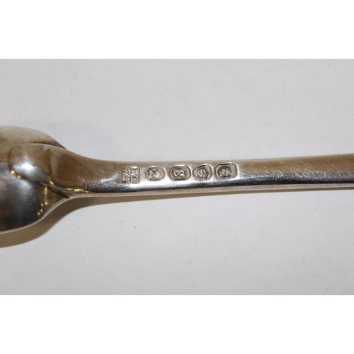 413 - A HALLMARKED SILVER MARROW SCOOP - LONDON 1822