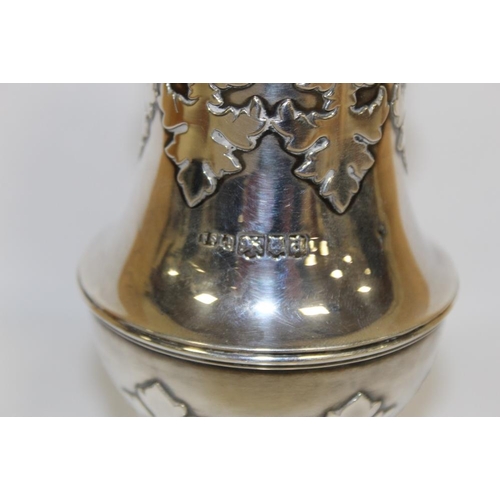 414 - A HEAVY HALLMARKED SILVER ANTIQUE SILVER SUGAR CASTER - LONDON 1916, APPROX WEIGHT 309G