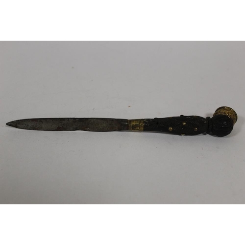 419 - AN ANTIQUE SCOTTISH THEME JEWELLED SKEAN DHIB STYLE KNIFE