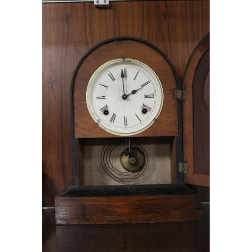 286 - A NINETEENTH CENTURY ROSEWOOD AMERICAN MANTEL CLOCK, the domed case opening from the front, key and ... 