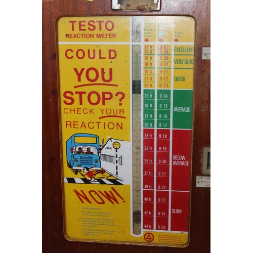 328 - A VINTAGE TESTO REACTION METRE - H 55.5 CM W 32CM