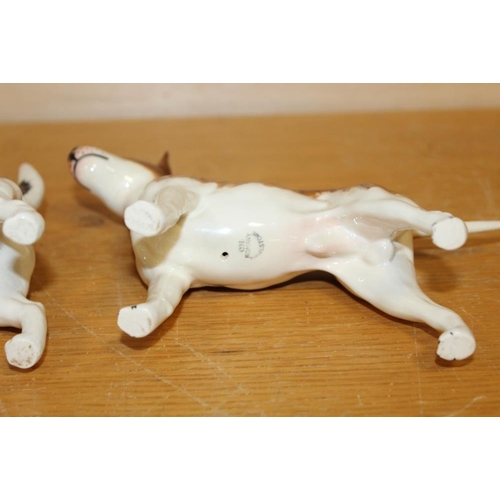 362 - THREE BESWICK GLOSS FINISH DOG FIGURES TO INCLUDE A JACK RUSSELL TERRIER, CH WENDOVER BILLY BEAGLE A... 