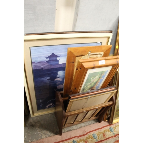 33 - A QUANTITY OF ASSORTED PRINTS CONTAINED IN A VINTAGE OAK MAGAZINE RACK, TOGETHER WITH TWO LARGER EXA... 