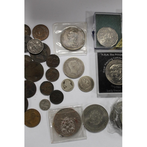 324 - A COLLECTION OF ANTIQUE AND VINTAGE COINAGE TO INCLUDE A VICTORIAN 1889 CROWN, GEORGE III HALF CROWN... 