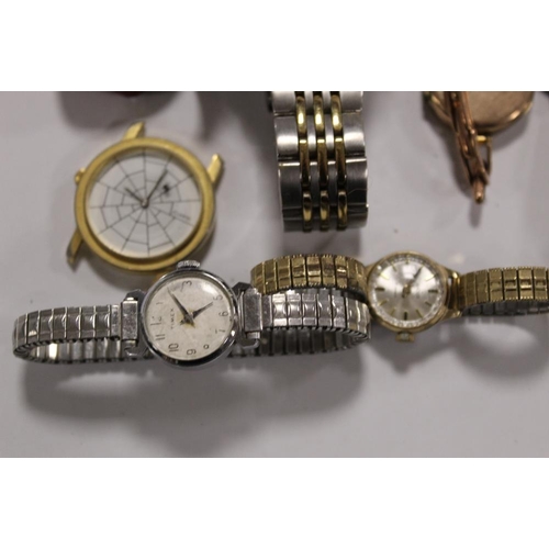 325 - A BAG OF WRISTWATCHES TO INCLUDE A 9 CT GOLD CASED EXAMPLE ON 9 CT GOLD EXPANDABLE STRAP - DAMAGED, ... 