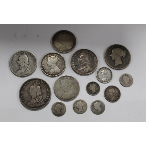 336 - A COLLECTION OF VICTORIAN SILVER COINAGE TO INCLUDE A 1890 DOUBLE FLORIN, GOTHIC HEAD FLORINS, FOUR ... 