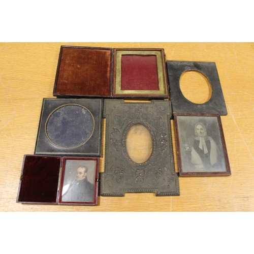 348 - A COLLECTION OF MINIATURE PICTURE FRAMES TOGETHER WITH A PAINTED SILHOUETTE MINIATURE OF A GENTLEMAN