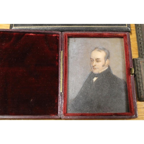 348 - A COLLECTION OF MINIATURE PICTURE FRAMES TOGETHER WITH A PAINTED SILHOUETTE MINIATURE OF A GENTLEMAN