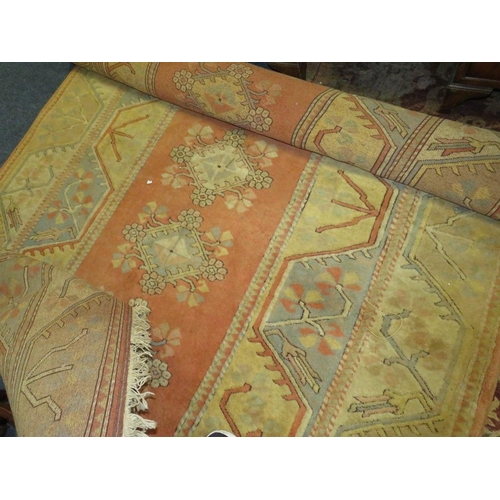 840 - A LARGE WOOLLEN RUG WITH FLORAL PATTERN 302 X 208 CM - APPROXIMATELY