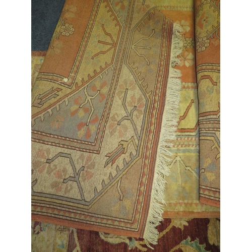 840 - A LARGE WOOLLEN RUG WITH FLORAL PATTERN 302 X 208 CM - APPROXIMATELY