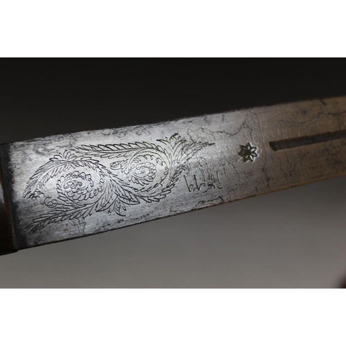 910 - A HORN HANDLED DAGGER, with engraved detail and flower style stamp - see pictures, L 32.5 cm