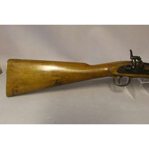 908 - EARLY 20TH CENTURY PERCUSSION RIFLE WITH METAL RAMROD, overall L 140 cm, barrel L 99 cm