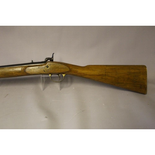 908 - EARLY 20TH CENTURY PERCUSSION RIFLE WITH METAL RAMROD, overall L 140 cm, barrel L 99 cm