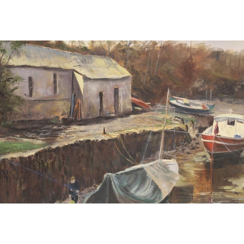 64 - A FRAMED OIL ON CANVAS DEPICTING A HARBOUR SCENE WITH MOORED BOATS AND FIGURES SIGNED ELIZABETH PARR... 