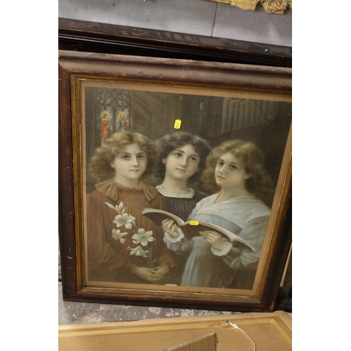 32 - A MODERN FRAMED OVERMANTEL MIRROR W 128 CM TOGETHER WITH A PRINT OF THREE LADIES WITH A BOOK (2)