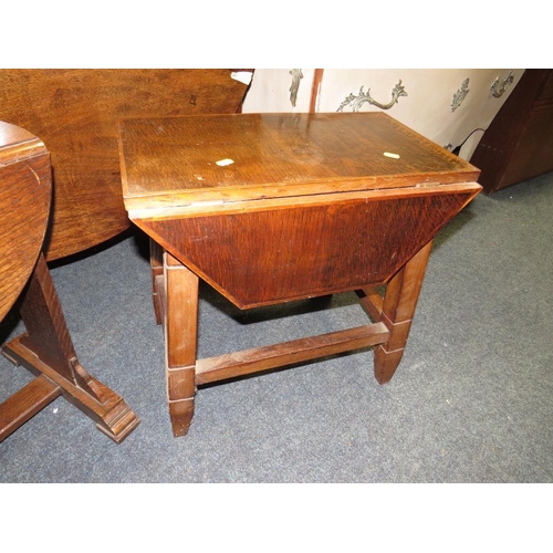 691 - A HEAVY OAK DROPLEAF TABLE AND TWO SMALLER TABLES (3)