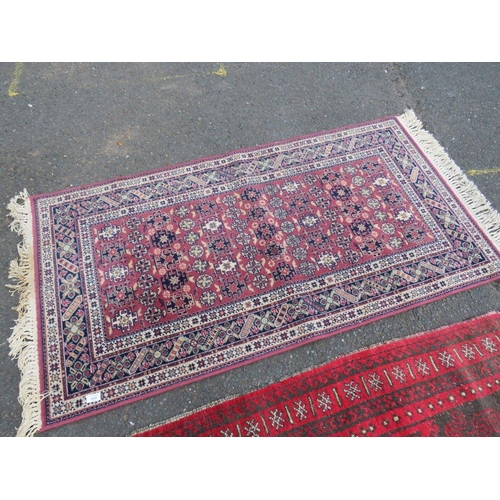 694 - AN EARLY 20TH CENTURY WOOLLEN RUG 163 X 96 CM AND A MODERN RUG 174 x 83 CM (2)