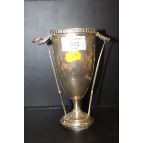 300 - A HALLMARKED SILVER GOLFING INTEREST TROPHY FOR THE WINNER OF THE 1939 NEW YEAR CUP S/D H-16.5CM