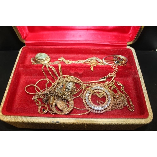 340 - A BOX OF COSTUME JEWELLERY TO INC YELLOW METAL EXAMPLES