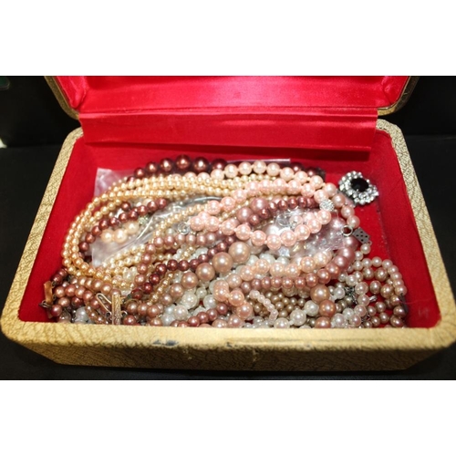 340 - A BOX OF COSTUME JEWELLERY TO INC YELLOW METAL EXAMPLES