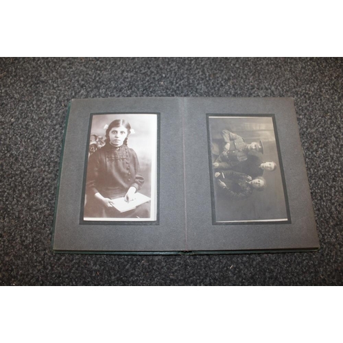 346 - A COLLECTION OF VINTAGE POSTCARDS TO INCLUDE A POSTCARD PORTRAIT ALBUM